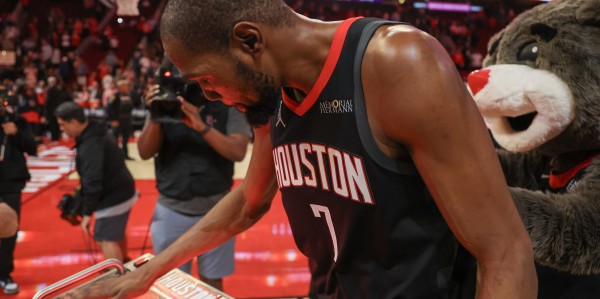 开云官网-面对老东家毫不手软！杜兰特绝杀太阳：很高兴击败这支甩锅的球队