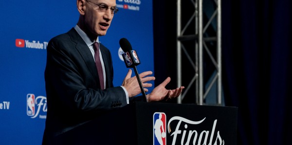 开云体育-7月6日可以正式签约！你认为NBA现在哪位球星是绝不可能被交易的？