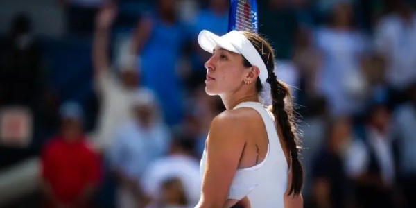 开云官网-美网第十比赛日综述：德约阿卡再度会师半决赛，萨巴收退赛礼将战佩古拉