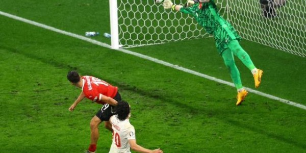 开云体育-【现场】“上头”土耳其开启庆典，黑马奥地利迷失异乡