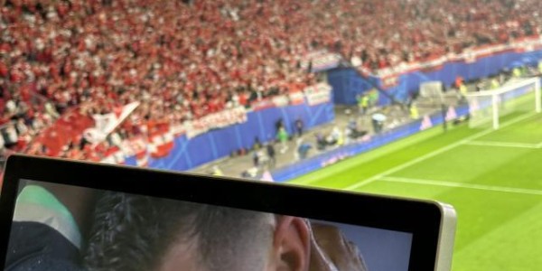 开云体育-【现场】“上头”土耳其开启庆典，黑马奥地利迷失异乡