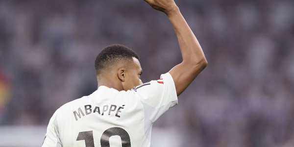 开云体验-欧文盛赞姆巴佩：当代最强九号兼足坛第一人，单骑主宰战局