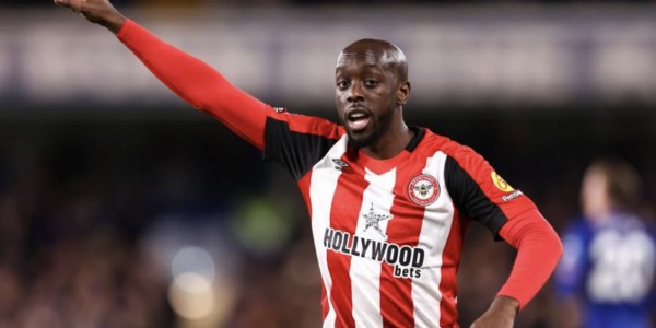 队报：利雅得胜利加入维萨争夺战，正同步推进三方谈判