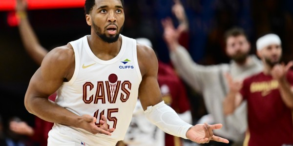 开云赛事-米切尔第50次单场35+5三分 超詹姆斯独享历史第6 库里154次领跑