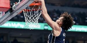 开云官网-浓眉：莱夫利技术娴熟&amp;amp;总问我攻防两端的问题 他会成为了不起球员