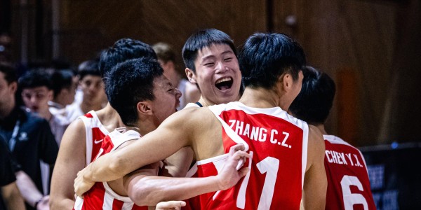 那决赛呢？U16男篮和成年队均战胜新西兰晋级决赛，分差都为14分