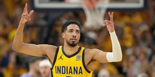 开云体育-7月6日可以正式签约！你认为NBA现在哪位球星是绝不可能被交易的？