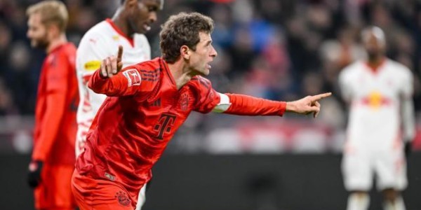 开云在线-拜仁热身赛灌红牛6蛋！场上火力全开，场下犹豫不决