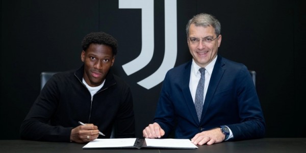 开云体验-戴维展望与弗拉霍维奇锋线搭档 尤文图斯双线作战具备竞争力